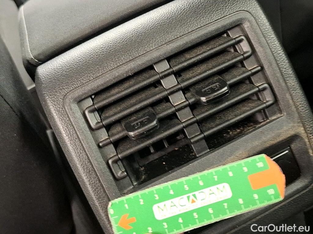  Volkswagen  Golf  VOLKSWAGEN / 2020 / 5P / Berline 2.0 TDI SCR 115 DSG7 Life Busi #17