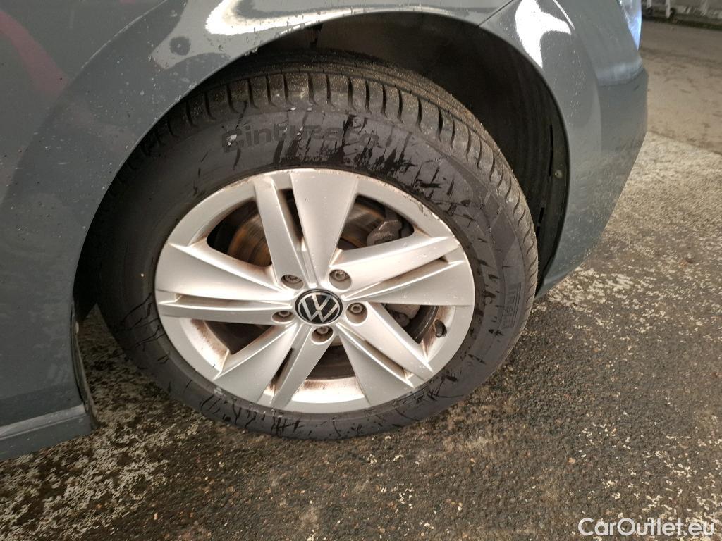  Volkswagen  Golf  VOLKSWAGEN / 2020 / 5P / Berline 2.0 TDI SCR 115 DSG7 Life Busi #1