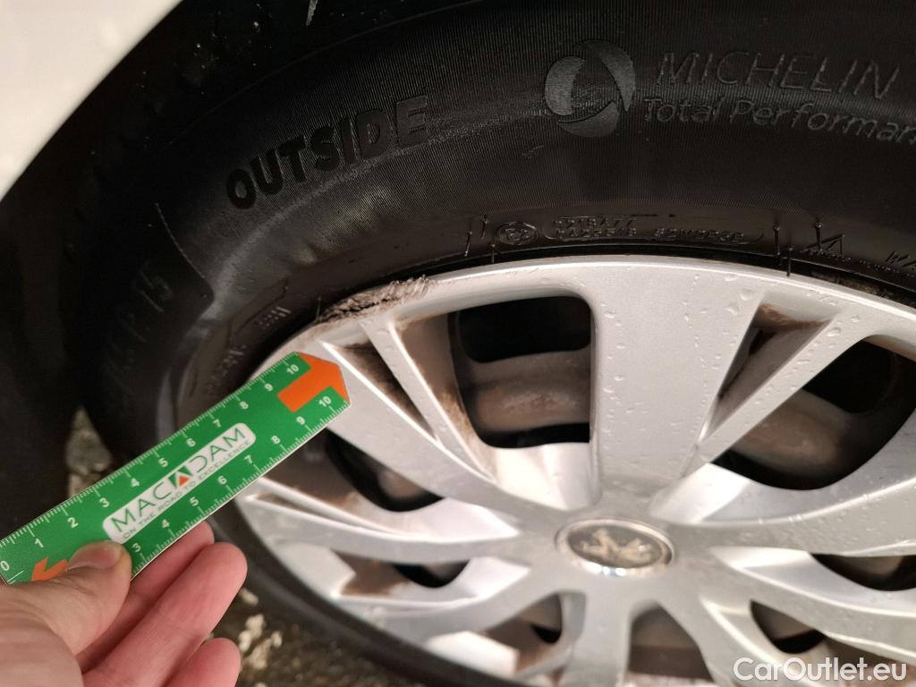  Peugeot  208 PEUGEOT  Affaire VU 5p Berline BlueHDi 100 S&S PREMIUM PACK #24