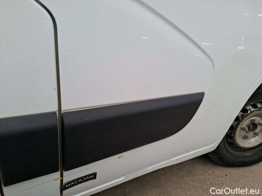  Renault  Master RENAULT  VU 4p Fourgon CA GC F3500 L2H2 dCi 125 #25