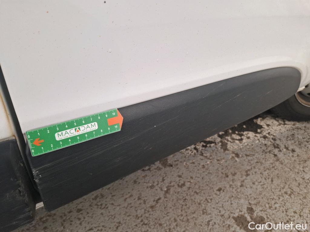  Renault  Trafic RENAULT  / 2021 / 4P / Fourgon tôlé FG CF L1H1 2T8 Blue dCi 150 EDC #40