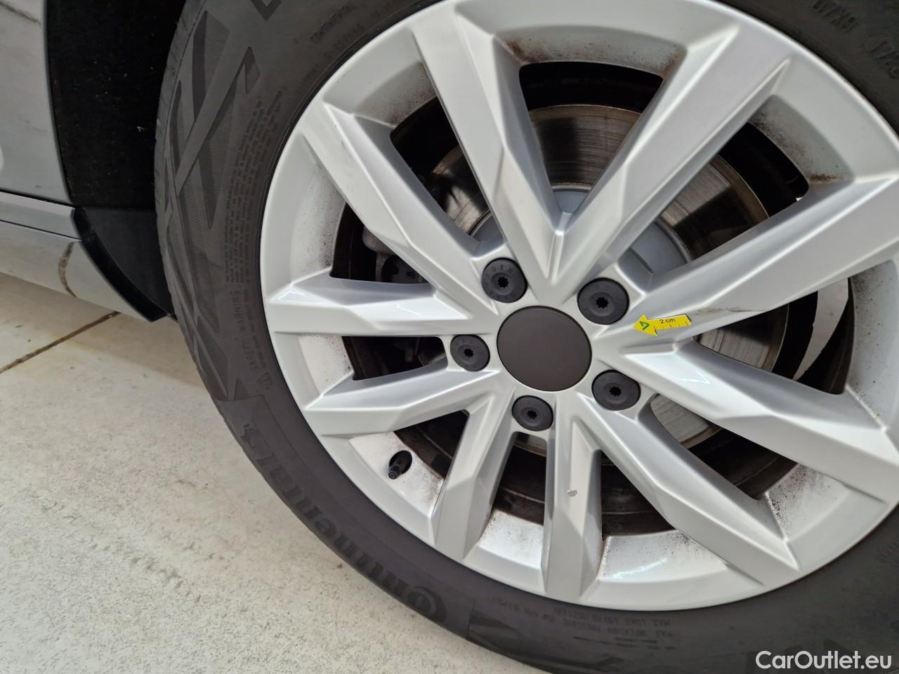  Volkswagen  Passat Comfortline1.5 TSI ACT DSG 150 CP #37