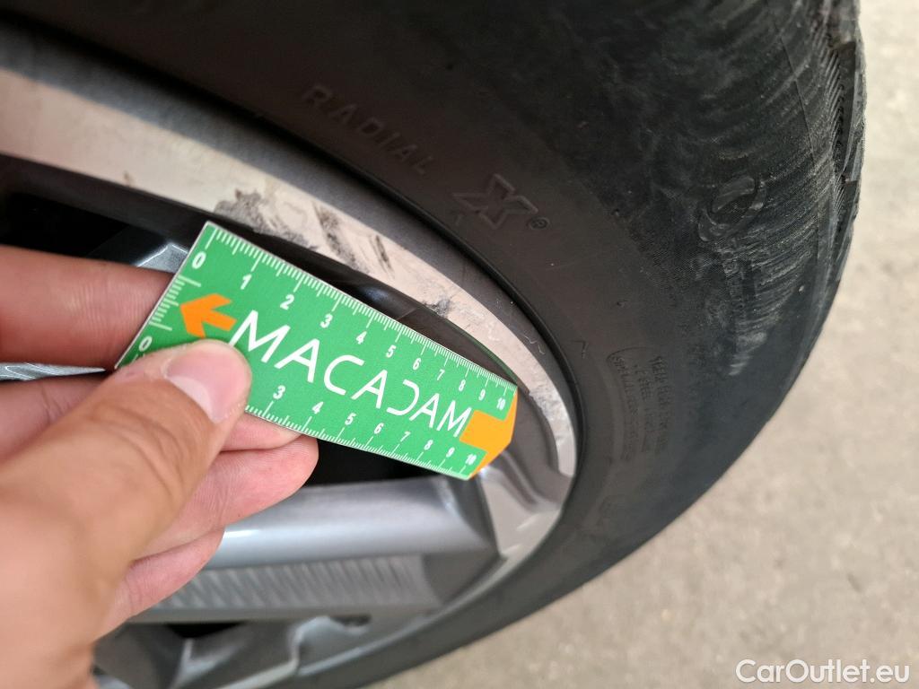  DS  DS7 DS DS 7 Crossback / 2017 / 5P / SUV BlueHDi 130 Auto Executive #16