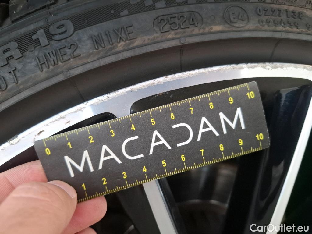  Mercedes  C-Klasse MERCEDES-BENZ Classe C Coupe / 2018 / 2P / Coupé C 200 AMG Line #36