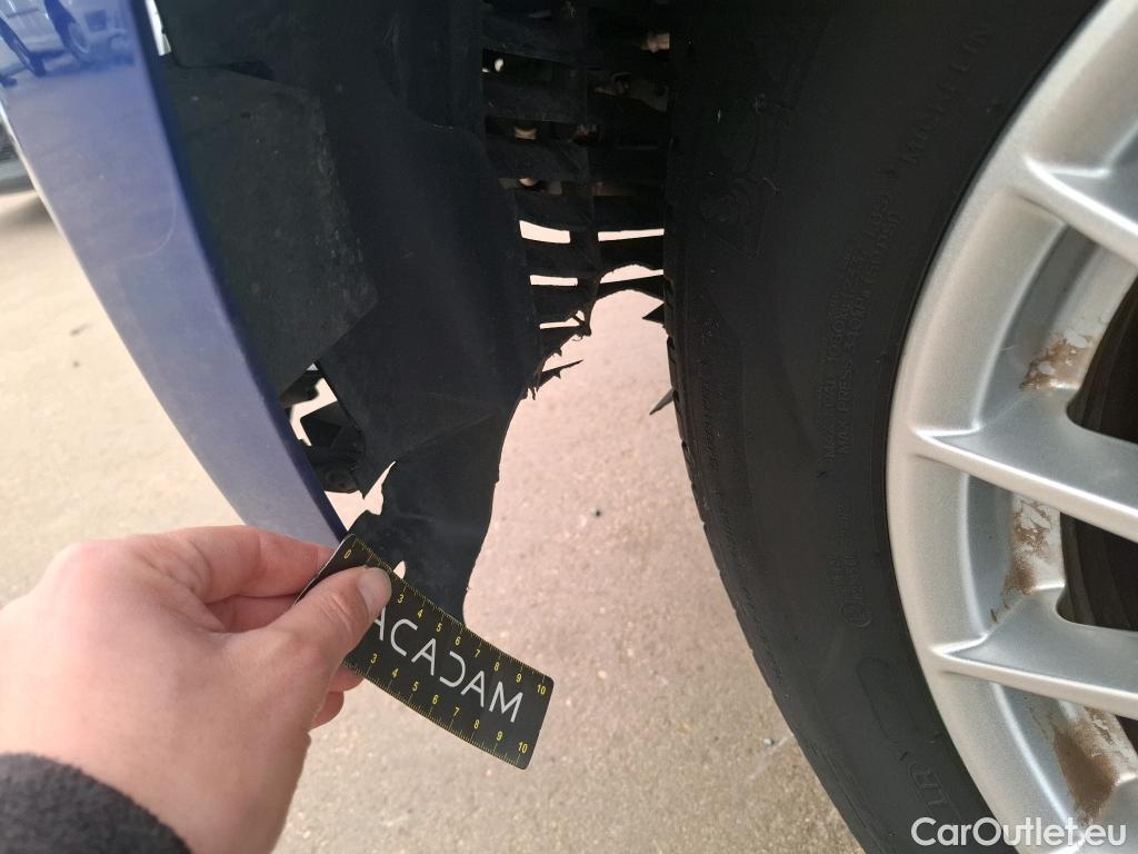  Jaguar  F-PACE  / 2015 / 5P / SUV  Prestige 2L D 180ch BVA 4x4 / TOIT PANO FISSURE #11