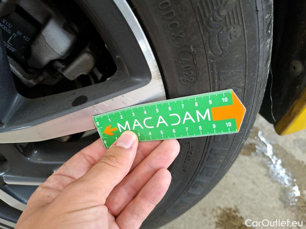  Peugeot  208  Allure Pack 1.2 PureTech 100CV BVA8 E6d #17