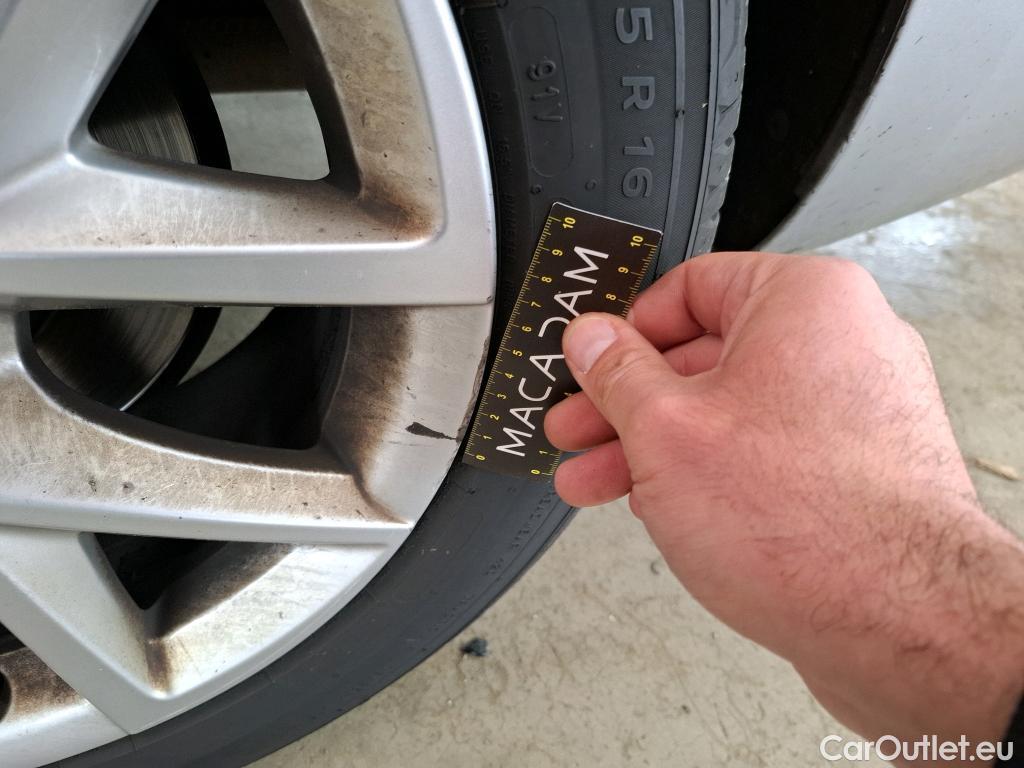  Seat  Leon SEAT  Sportstourer / 2020 / 5P / Break 2.0 TDI 150 DSG S&S Style Business #18