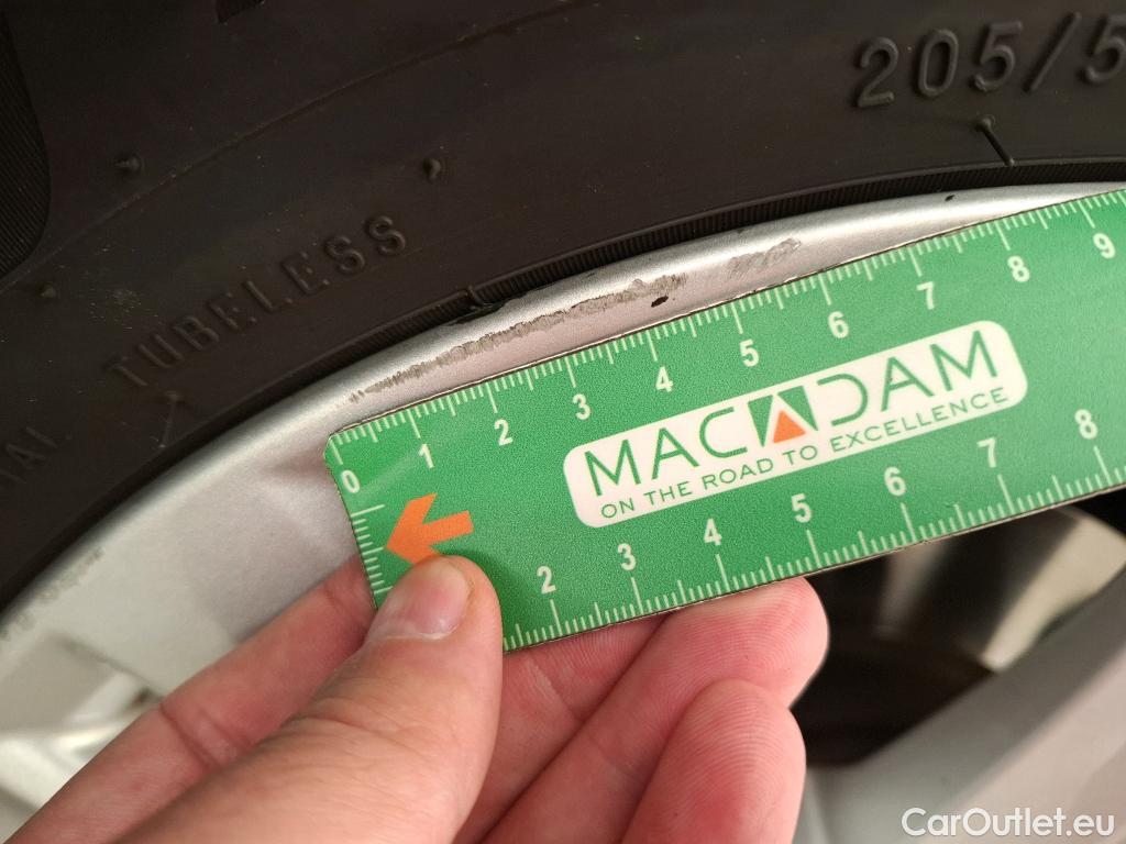  Toyota  Corolla TOYOTA  / 2018 / 5P / Berline Hybride 122h Dynamic Business #9