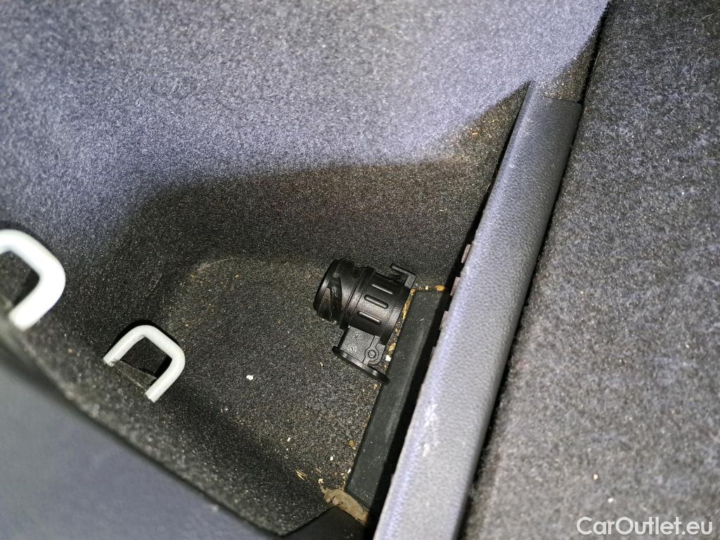  Volkswagen  Tiguan VOLKSWAGEN  / 2020 / 5P / SUV 1.4 eHybrid 245 DSG6 Elegance #3