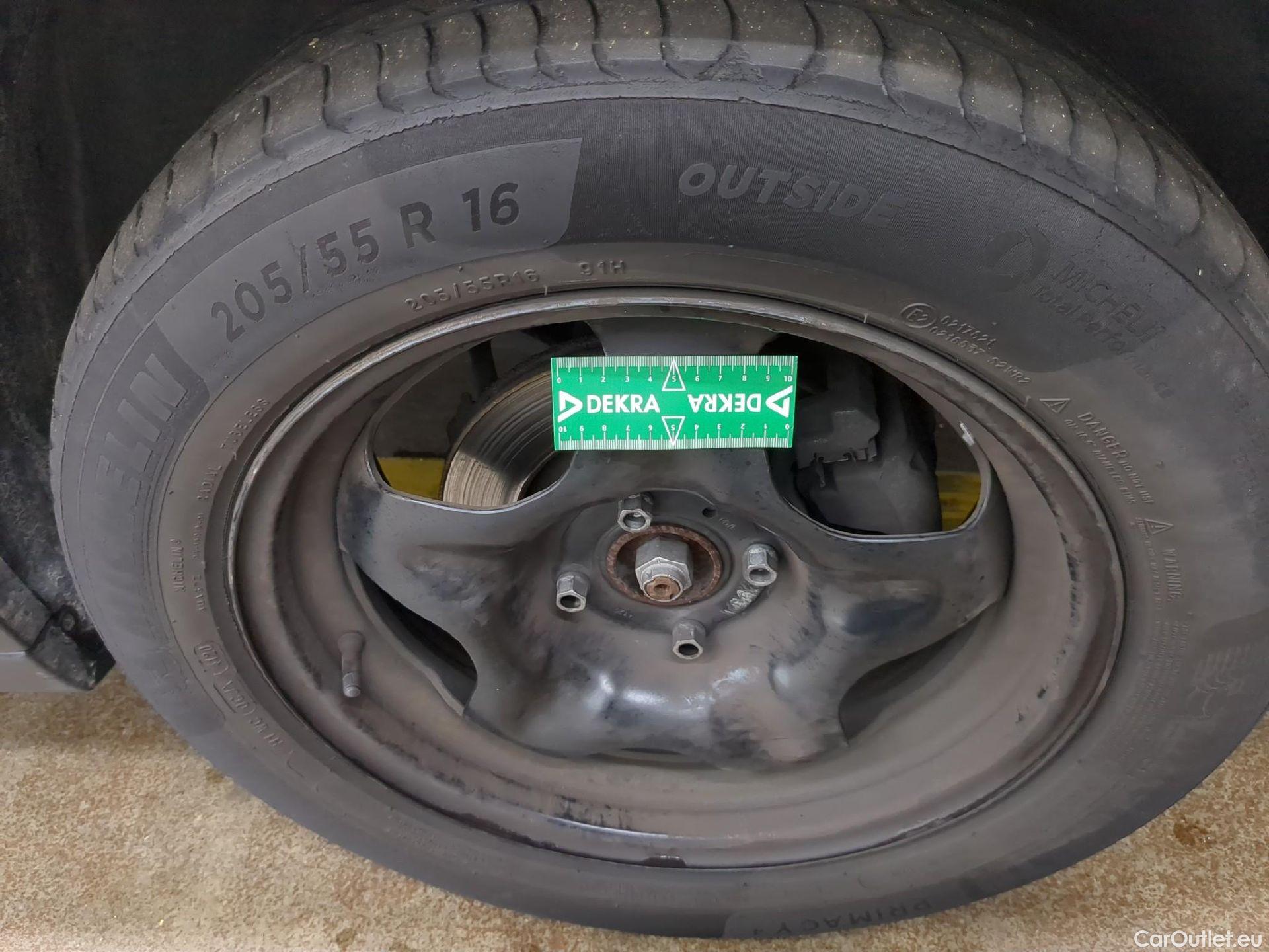  Citroen  C3 CITROEN  Société VU 5p Berline BlueHDi 100 SandS BVM Feel Nav #4