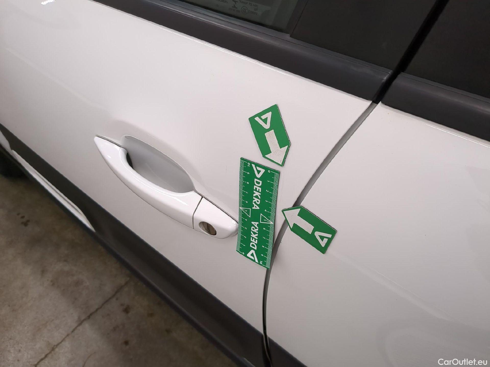  Citroen  C3 CITROEN  Société VU 5p Berline BlueHDi 100 SandS BVM Feel Nav #10