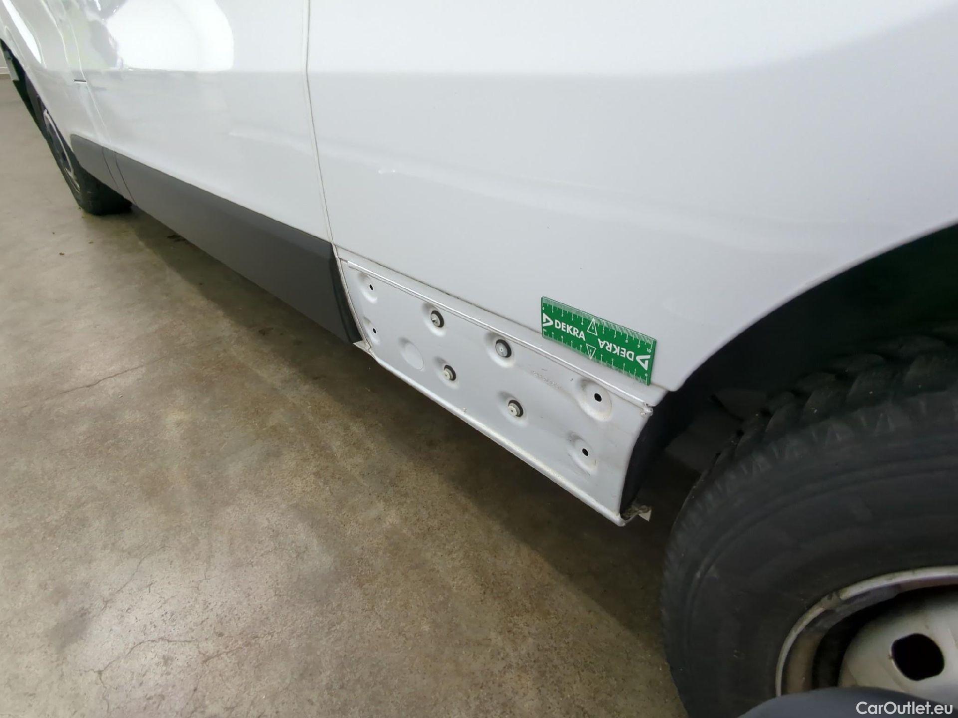  Renault  Trafic  III Fourgon L2H1 3T Confort 2.0 dCi 130CV BVM6 E6d #44