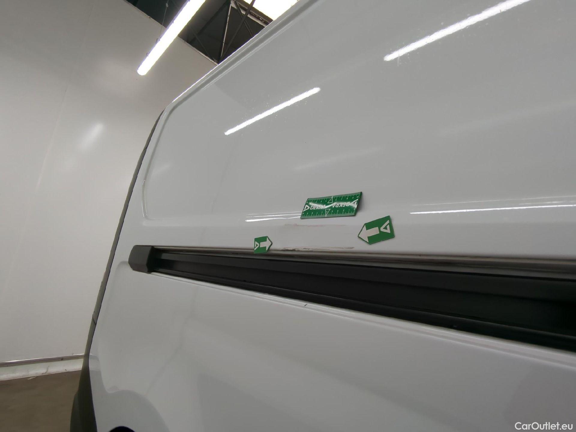  Renault  Trafic  III Fourgon L2H1 3T Confort 2.0 dCi 130CV BVM6 E6d #16