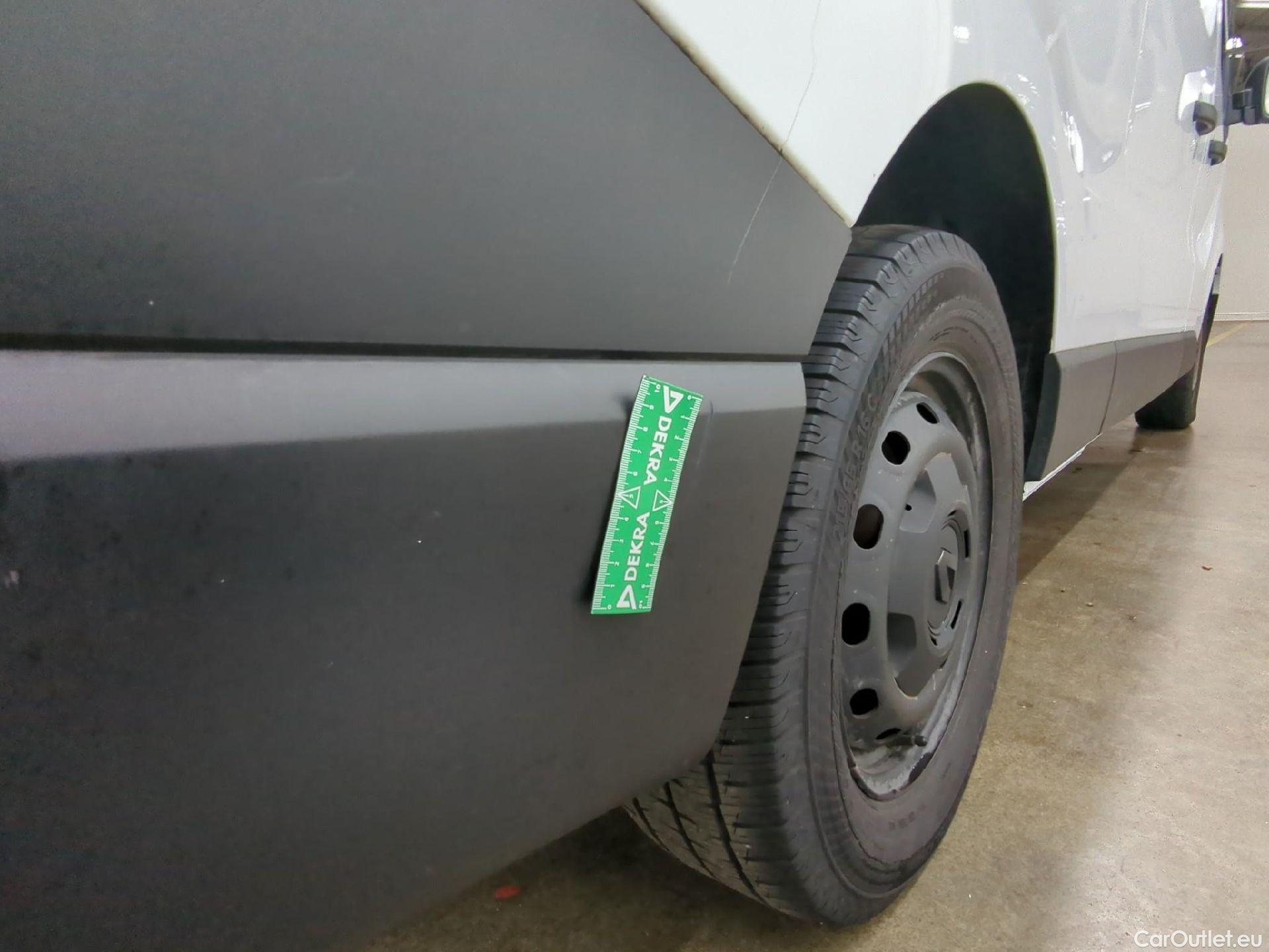  Renault  Trafic  III Fourgon L2H1 3T Confort 2.0 dCi 130CV BVM6 E6d #52