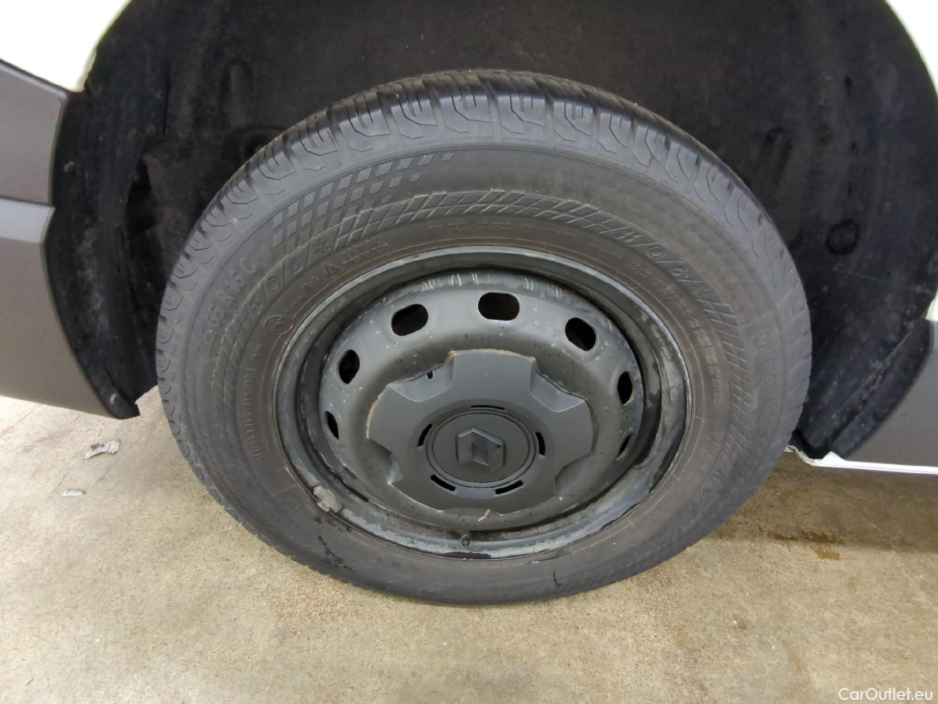  Renault  Trafic  III Fourgon L2H1 3T Confort 2.0 dCi 130CV BVM6 E6d #13