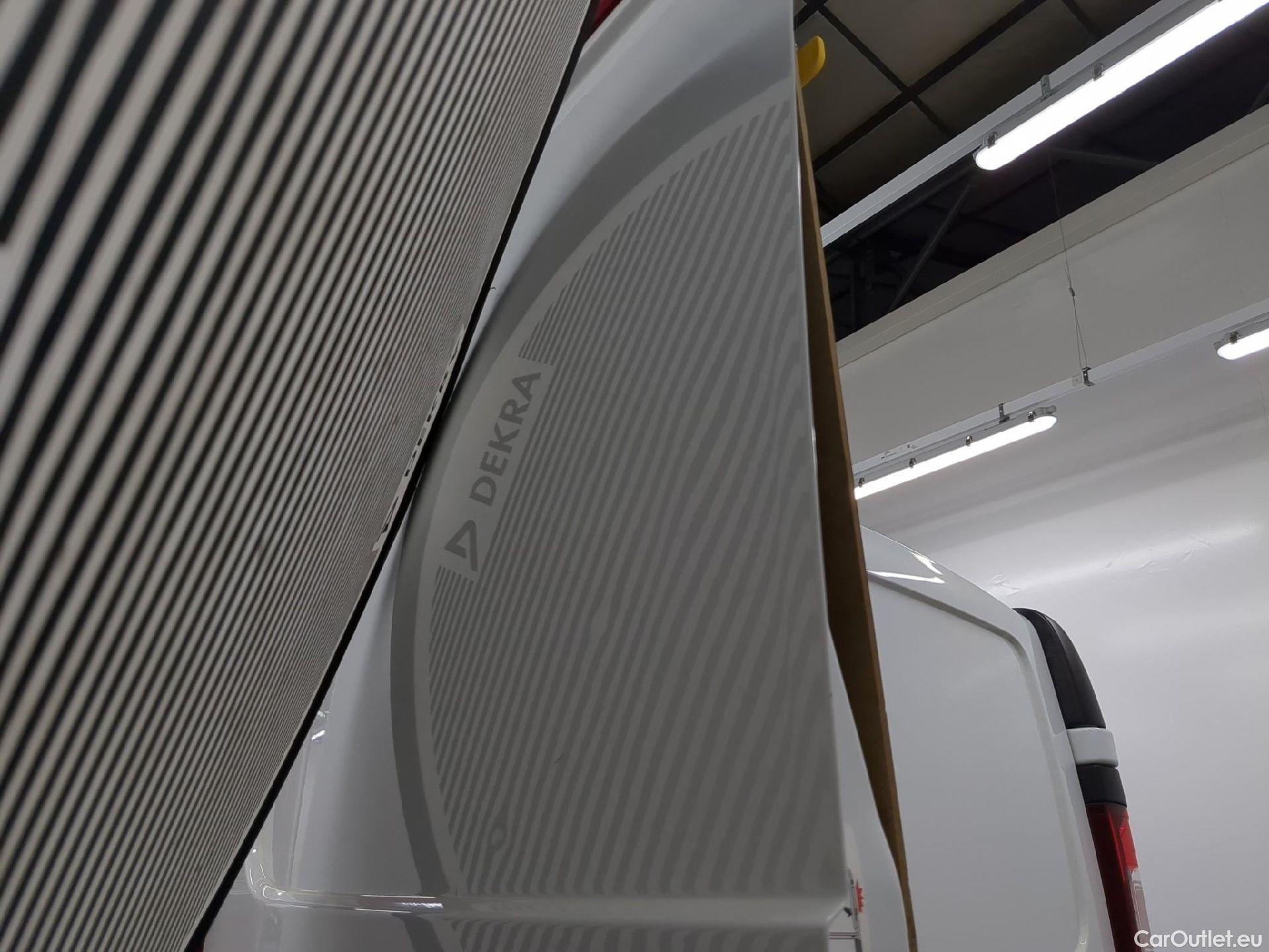  Renault  Trafic  III Fourgon L2H1 3T Confort 2.0 dCi 130CV BVM6 E6d #48