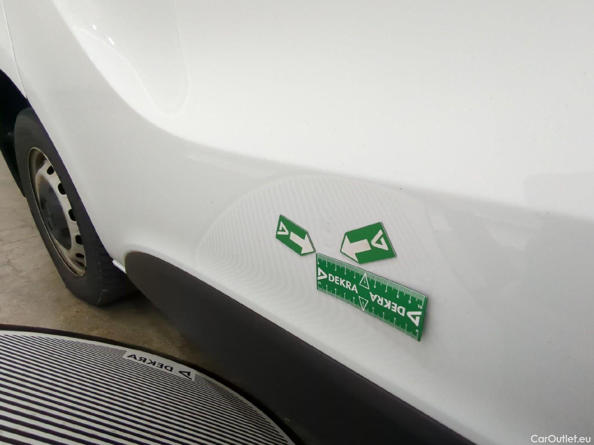  Renault  Trafic  III Fourgon L2H1 3T Confort 2.0 dCi 130CV BVM6 E6d #37