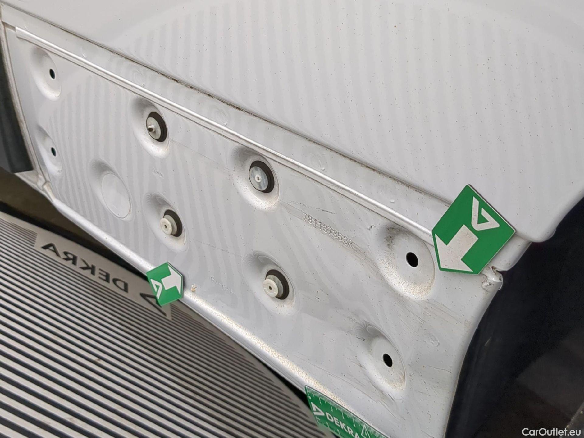  Renault  Trafic  III Fourgon L2H1 3T Confort 2.0 dCi 130CV BVM6 E6d #42