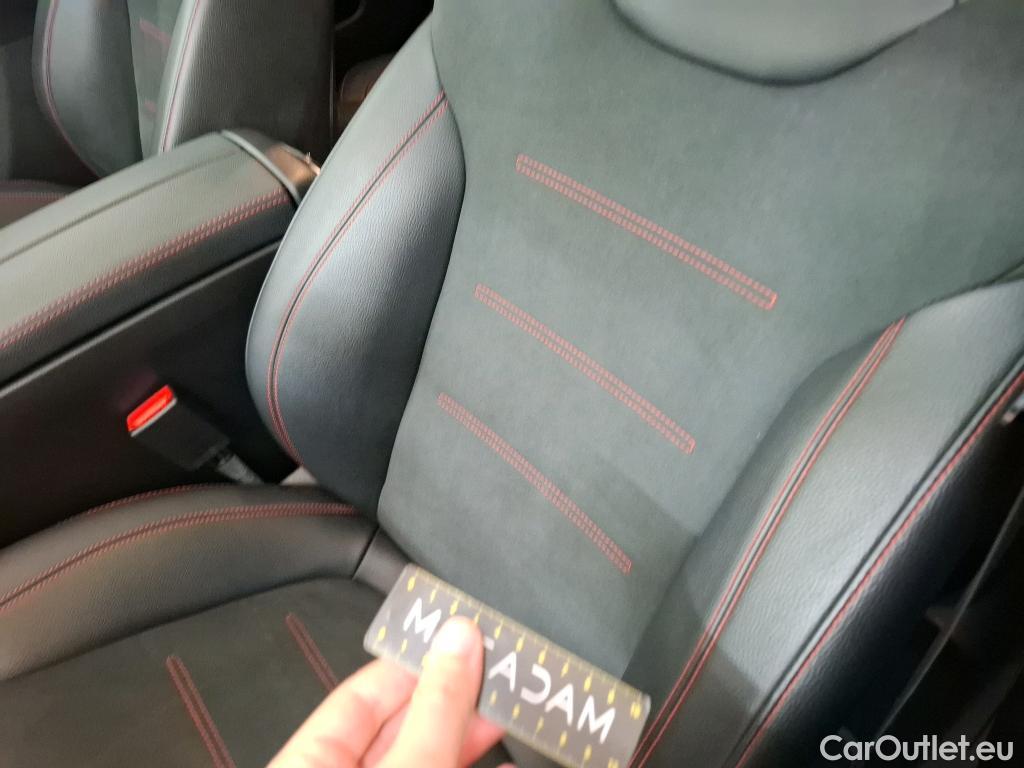  Mercedes  A-Klasse MERCEDES-BENZ Classe A Compact / 2018 / 5P / Berline A 250 e AMG Line 8G-DCT #40