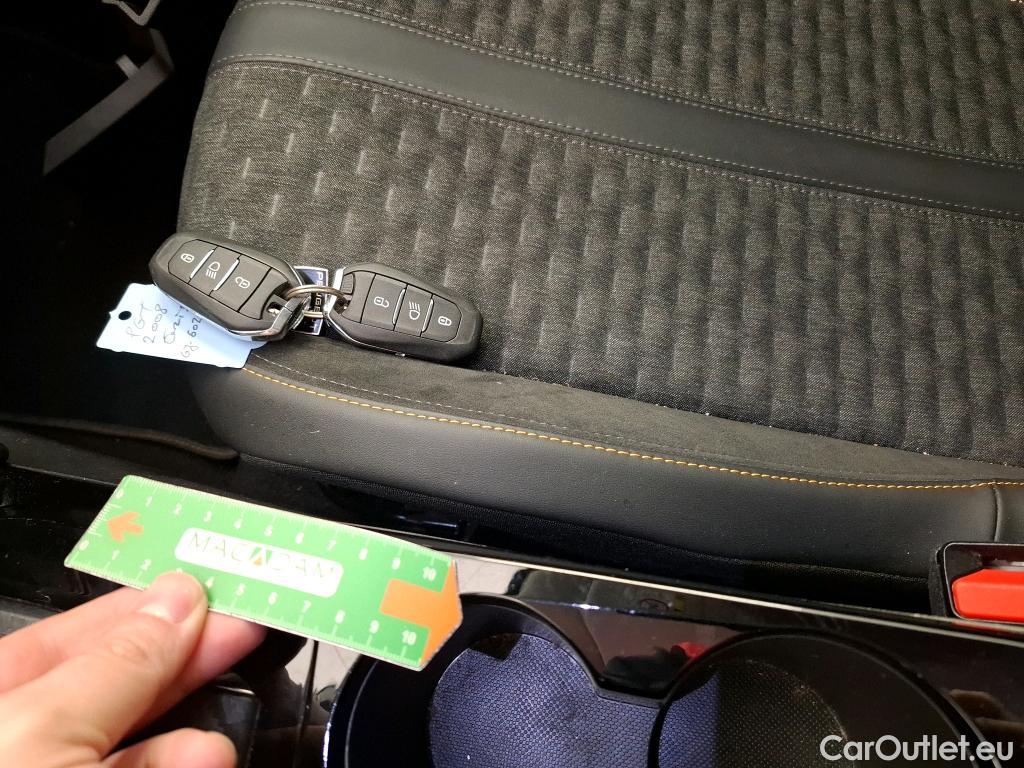  Peugeot  2008  (e-) Road Trip 50kWh BVA #18