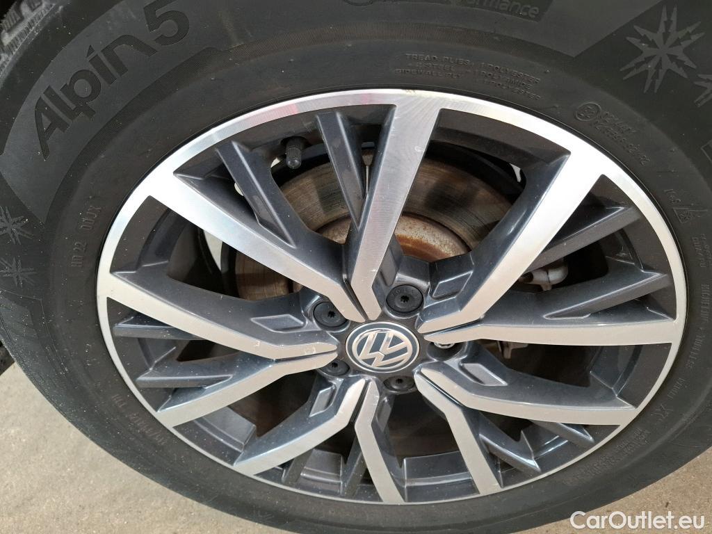  Volkswagen  Tiguan VOLKSWAGEN  Allspace / 2017 / 5P / SUV 2.0 TDI 150 DSG7 Confortline Business #30