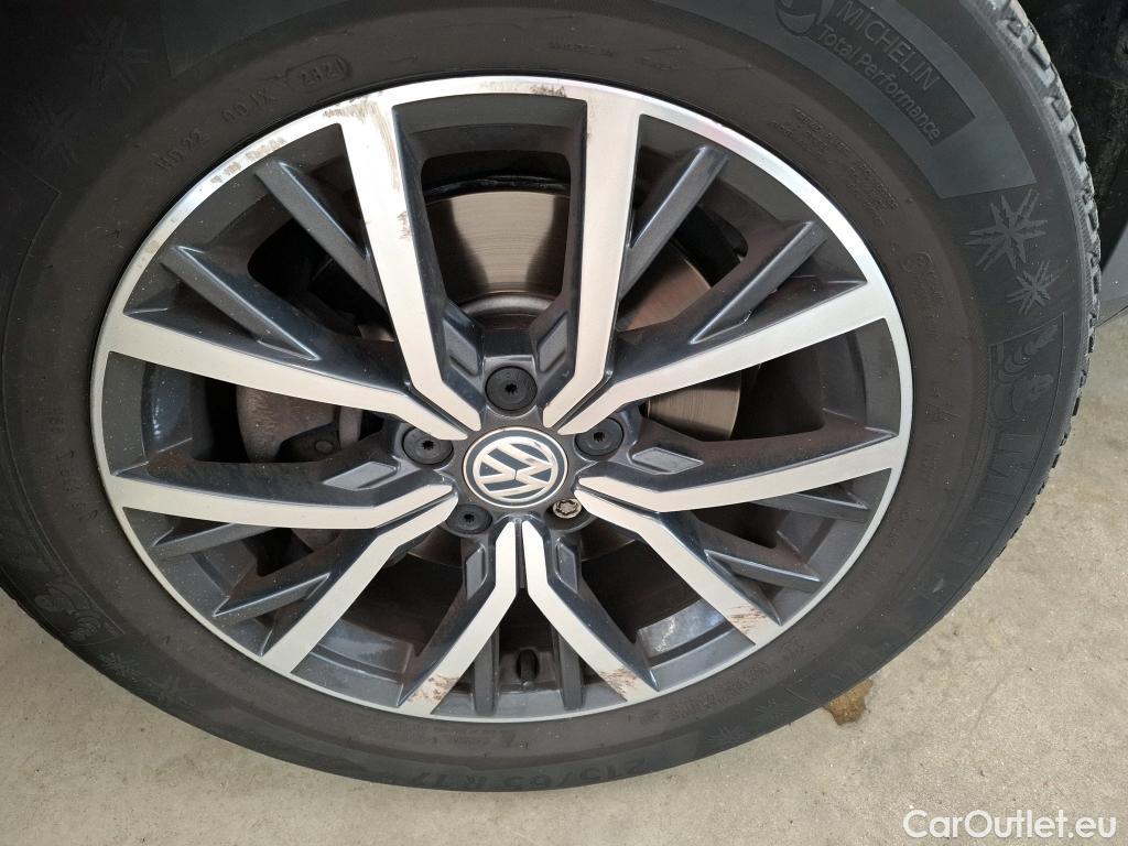  Volkswagen  Tiguan VOLKSWAGEN  Allspace / 2017 / 5P / SUV 2.0 TDI 150 DSG7 Confortline Business #19