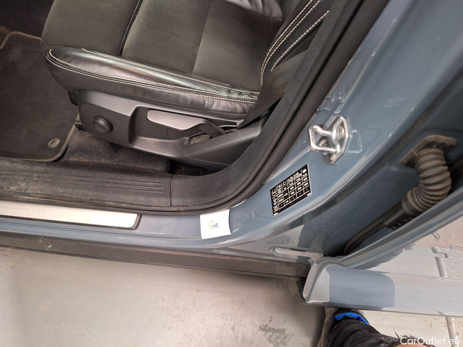  Volvo  XC 40 Volvo, XC40 '17 PHEV, Volvo XC40 T4 Recharge Geartronic R-Design 5d #9