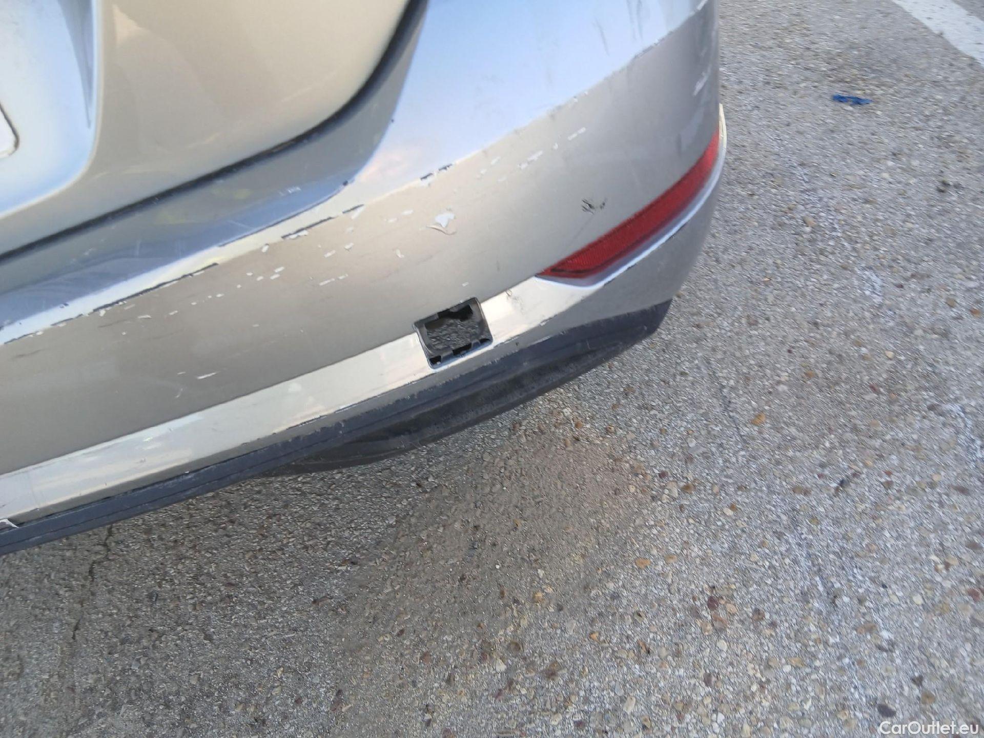  Volkswagen  Golf  VOLKSWAGEN / 2016 / 5P / familiar Business 1.6 TDI 85kW (115CV) Variant #30