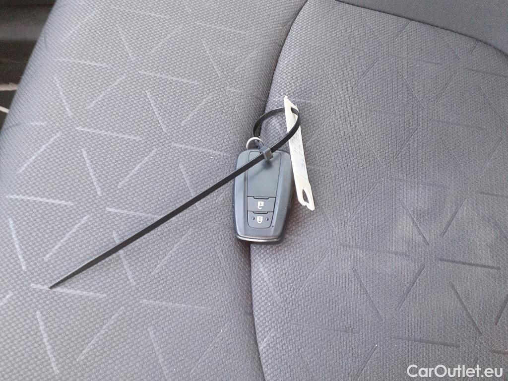  Toyota  RAV4 TOYOTA  / 2018 / 5P / todoterreno 2.5l 220H Advance 4WD #3