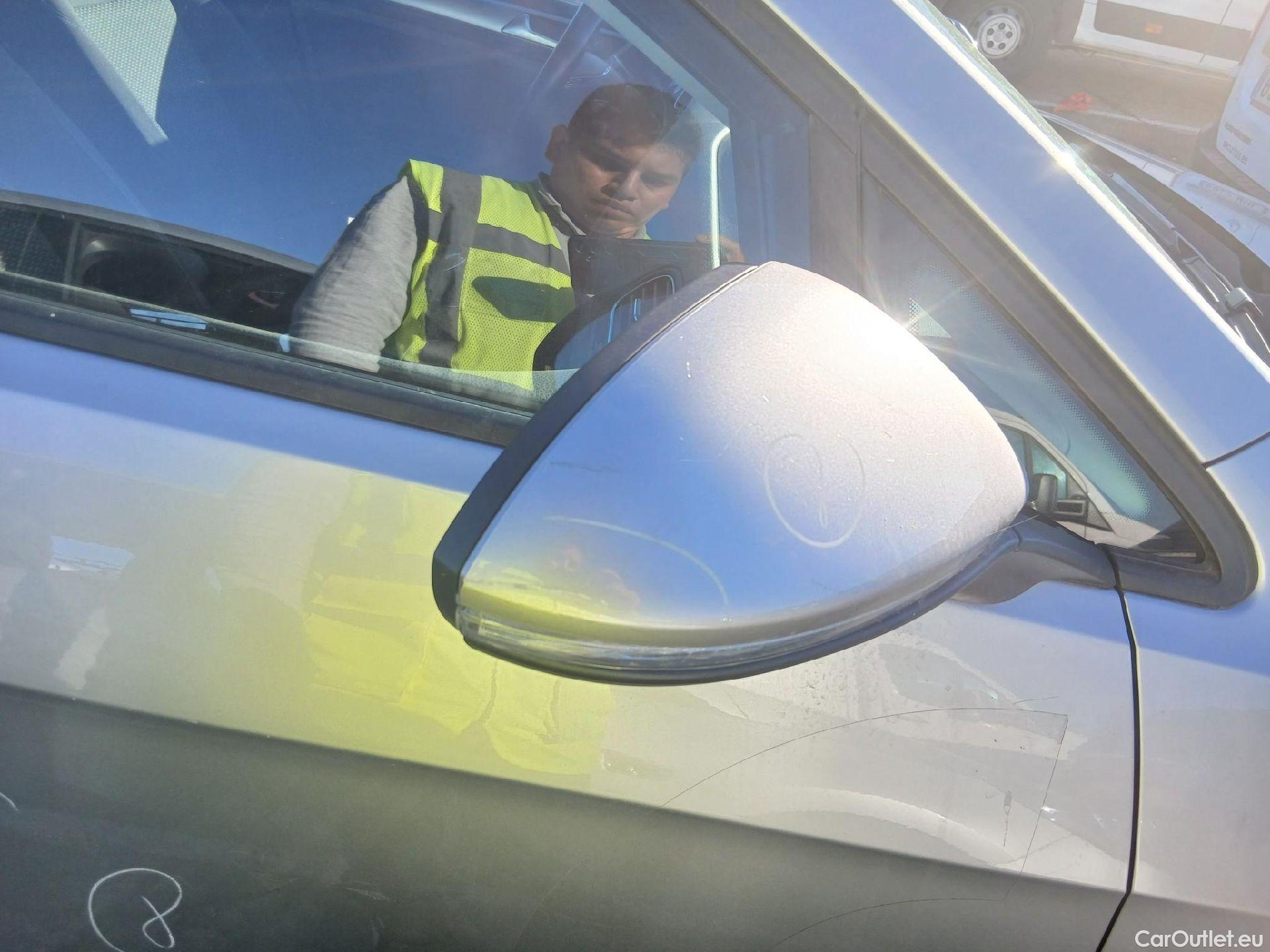  Volkswagen  Golf  VOLKSWAGEN / 2016 / 5P / familiar Business 1.6 TDI 85kW (115CV) Variant #39