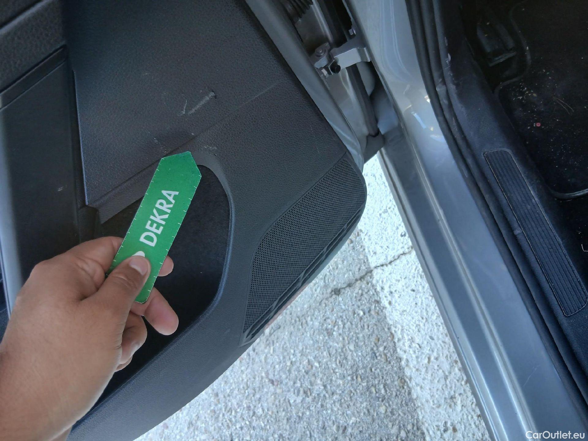  Volkswagen  Golf  VOLKSWAGEN / 2016 / 5P / familiar Business 1.6 TDI 85kW (115CV) Variant #10