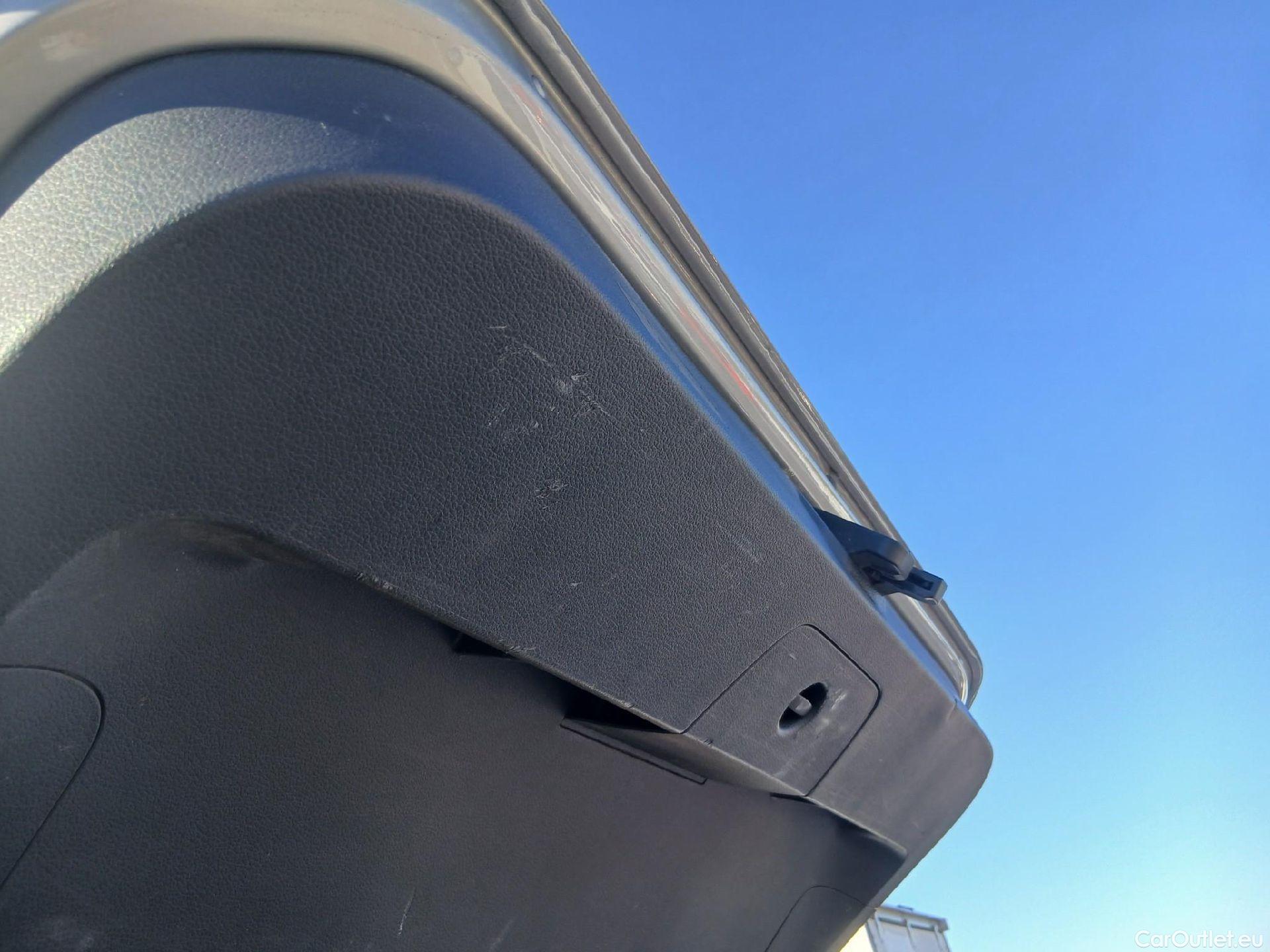  Volkswagen  Golf  VOLKSWAGEN / 2016 / 5P / familiar Business 1.6 TDI 85kW (115CV) Variant #3