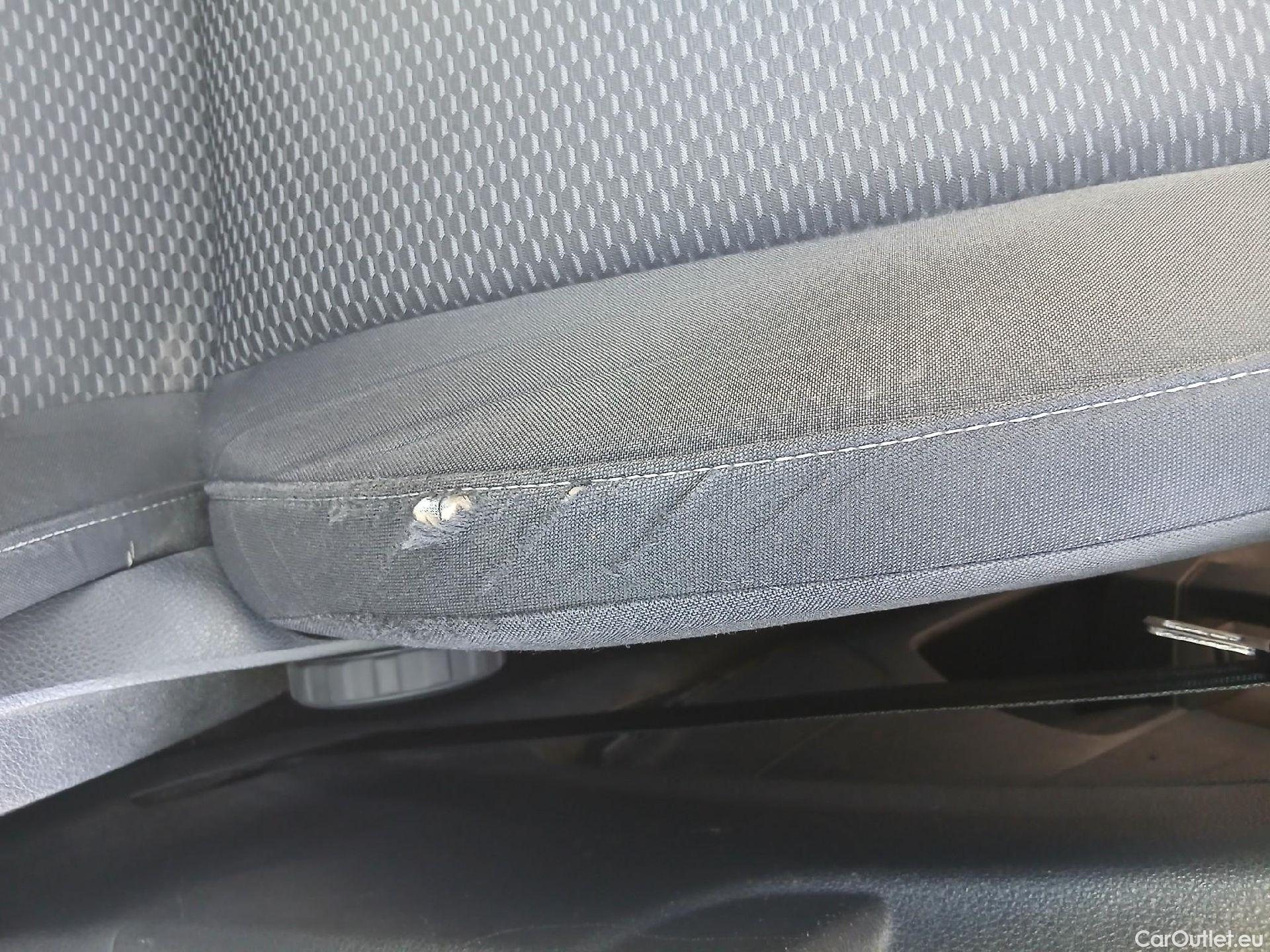  Volkswagen  Golf  VOLKSWAGEN / 2016 / 5P / familiar Business 1.6 TDI 85kW (115CV) Variant #7