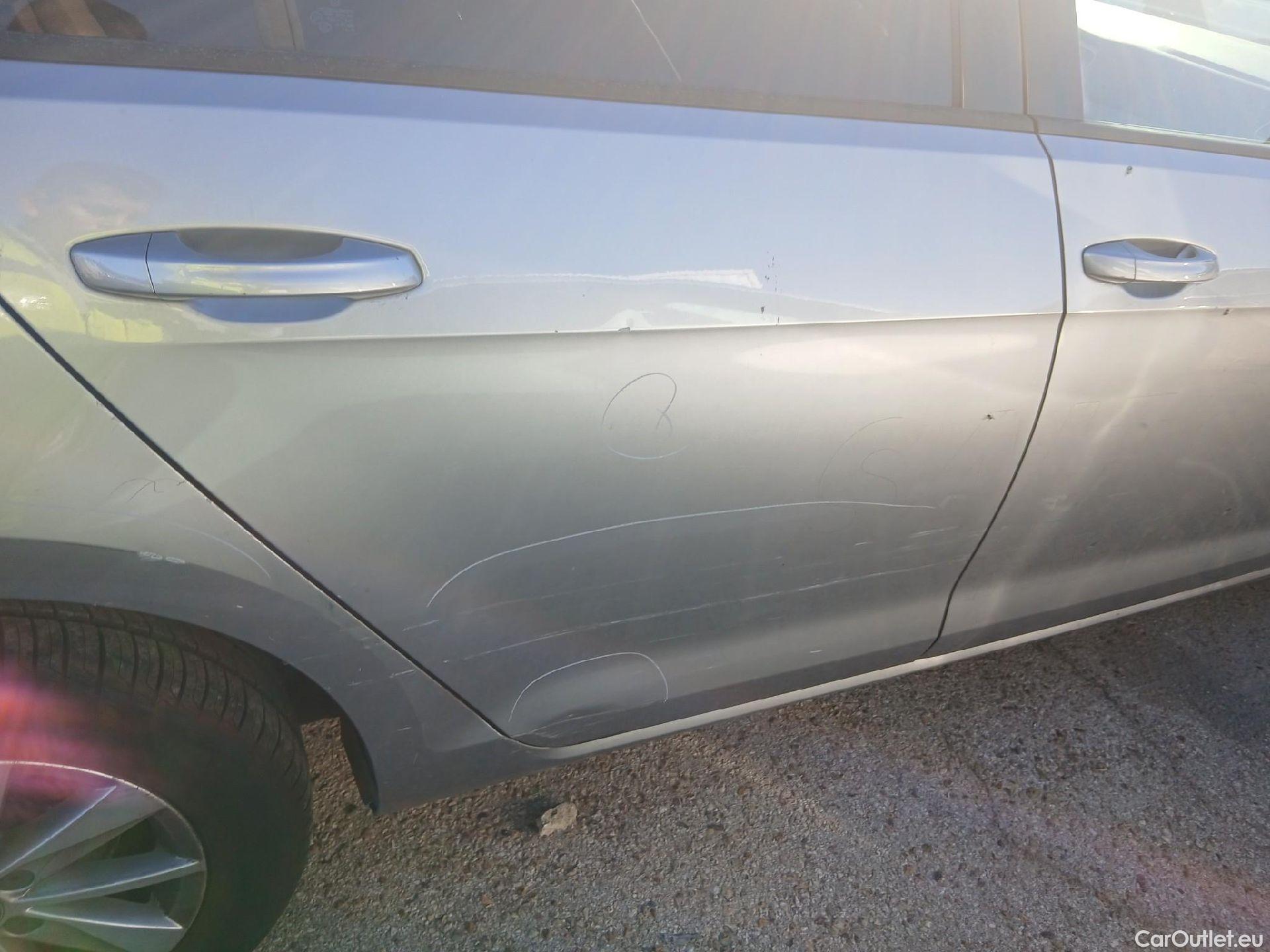  Volkswagen  Golf  VOLKSWAGEN / 2016 / 5P / familiar Business 1.6 TDI 85kW (115CV) Variant #36