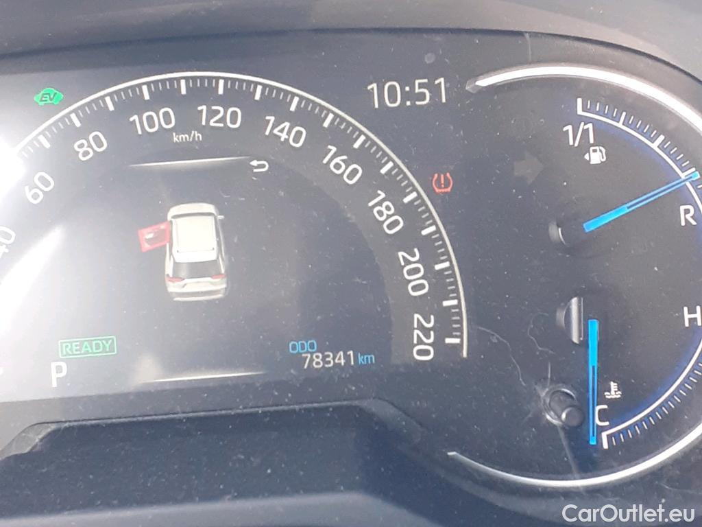  Toyota  RAV4 TOYOTA  / 2018 / 5P / todoterreno 2.5l 220H Advance 4WD #53