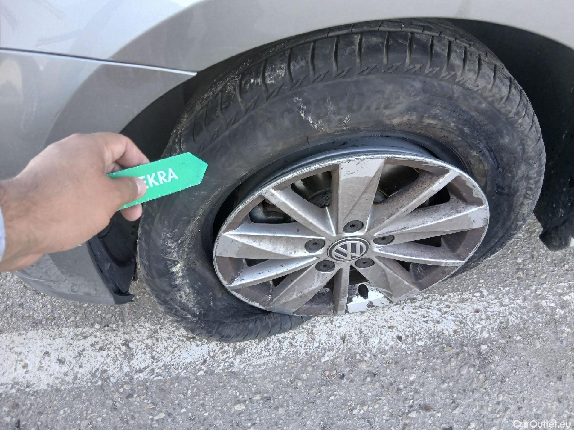  Volkswagen  Golf  VOLKSWAGEN / 2016 / 5P / familiar Business 1.6 TDI 85kW (115CV) Variant #2