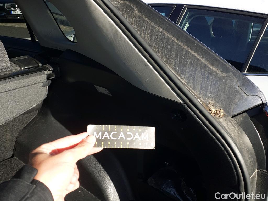  Toyota  RAV4 TOYOTA  / 2018 / 5P / todoterreno 2.5l 220H Advance 4WD #29