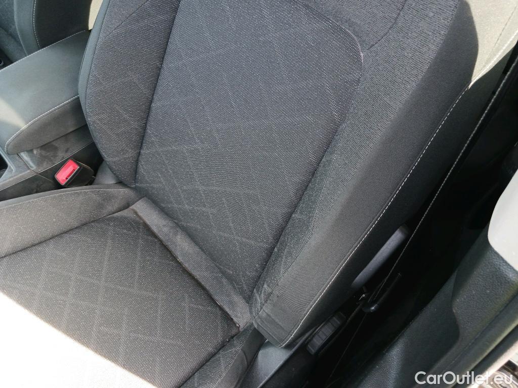  Volkswagen  Golf  VOLKSWAGEN / 2020 / 5P / familiar Life 2.0 TDI 85kW (115CV) DSG Variant #17