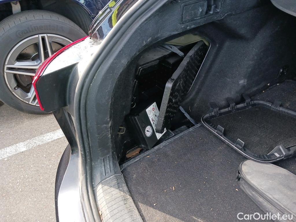  Volkswagen  Golf  VOLKSWAGEN / 2020 / 5P / familiar Life 2.0 TDI 85kW (115CV) DSG Variant #36