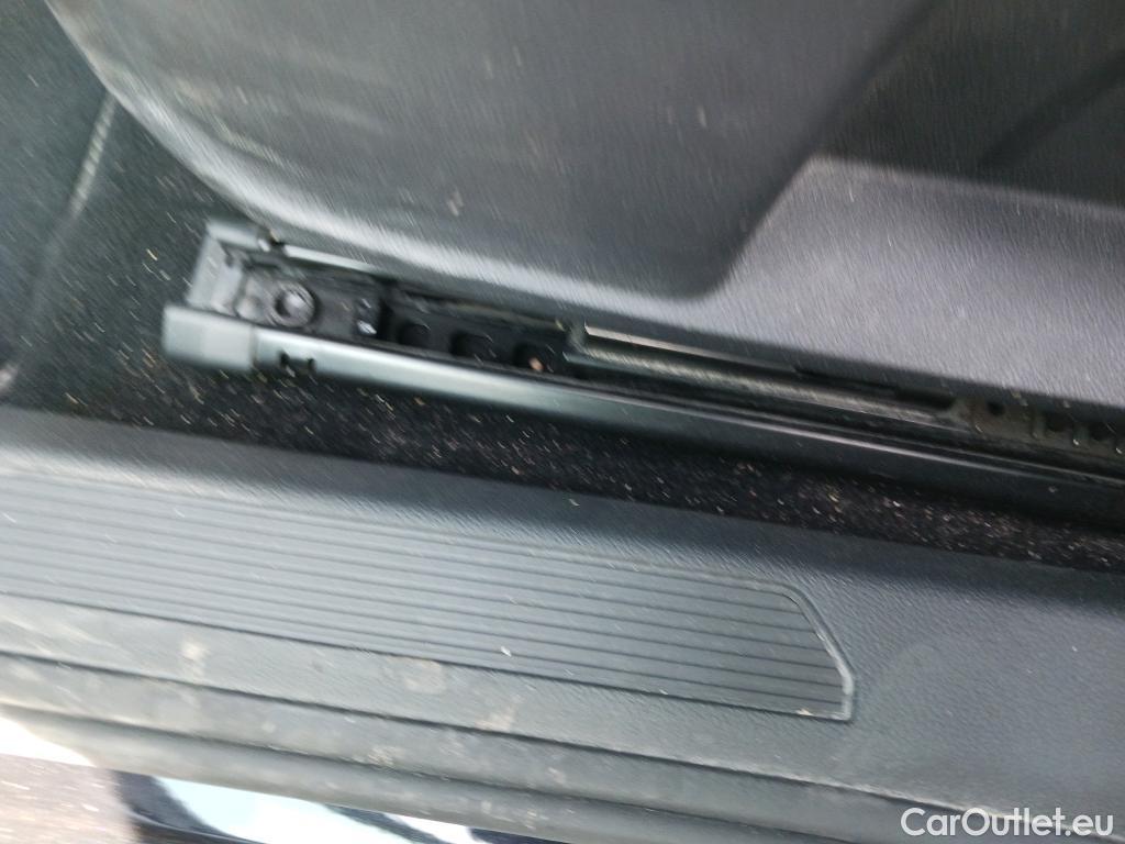  Volkswagen  Golf  VOLKSWAGEN / 2020 / 5P / familiar Life 2.0 TDI 85kW (115CV) DSG Variant #30