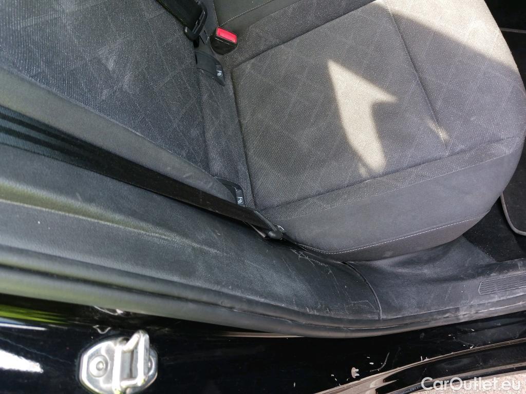  Volkswagen  Golf  VOLKSWAGEN / 2020 / 5P / familiar Life 2.0 TDI 85kW (115CV) DSG Variant #46