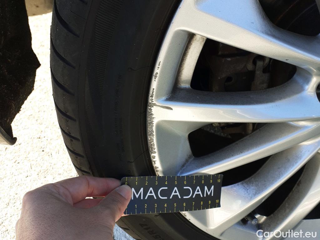  Bmw  Serie 1 BMW  / 2019 / 5P / berlina con portón 118i #13