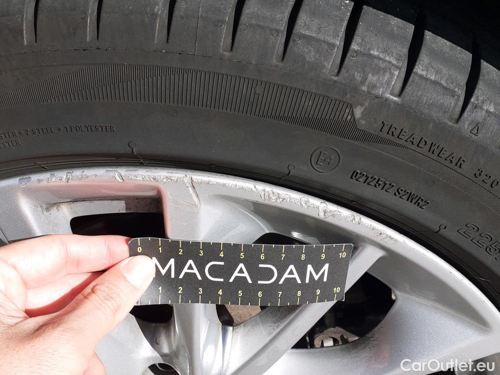  Bmw  Serie 1 BMW  / 2019 / 5P / berlina con portón 118i #11