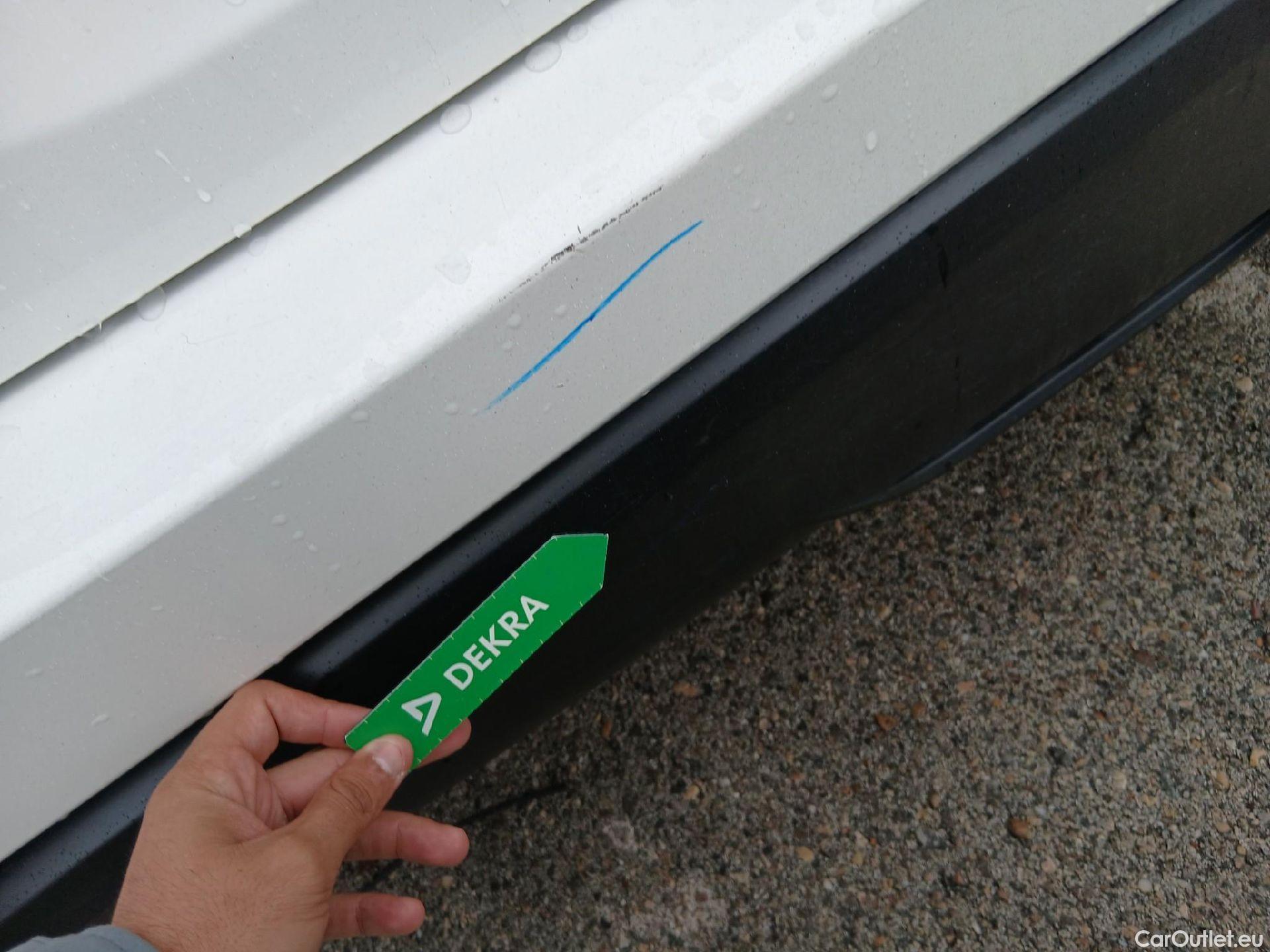  Toyota  Yaris TOYOTA  / 2020 / 5P / berlina con portón 1.5 120H Business Plus #8