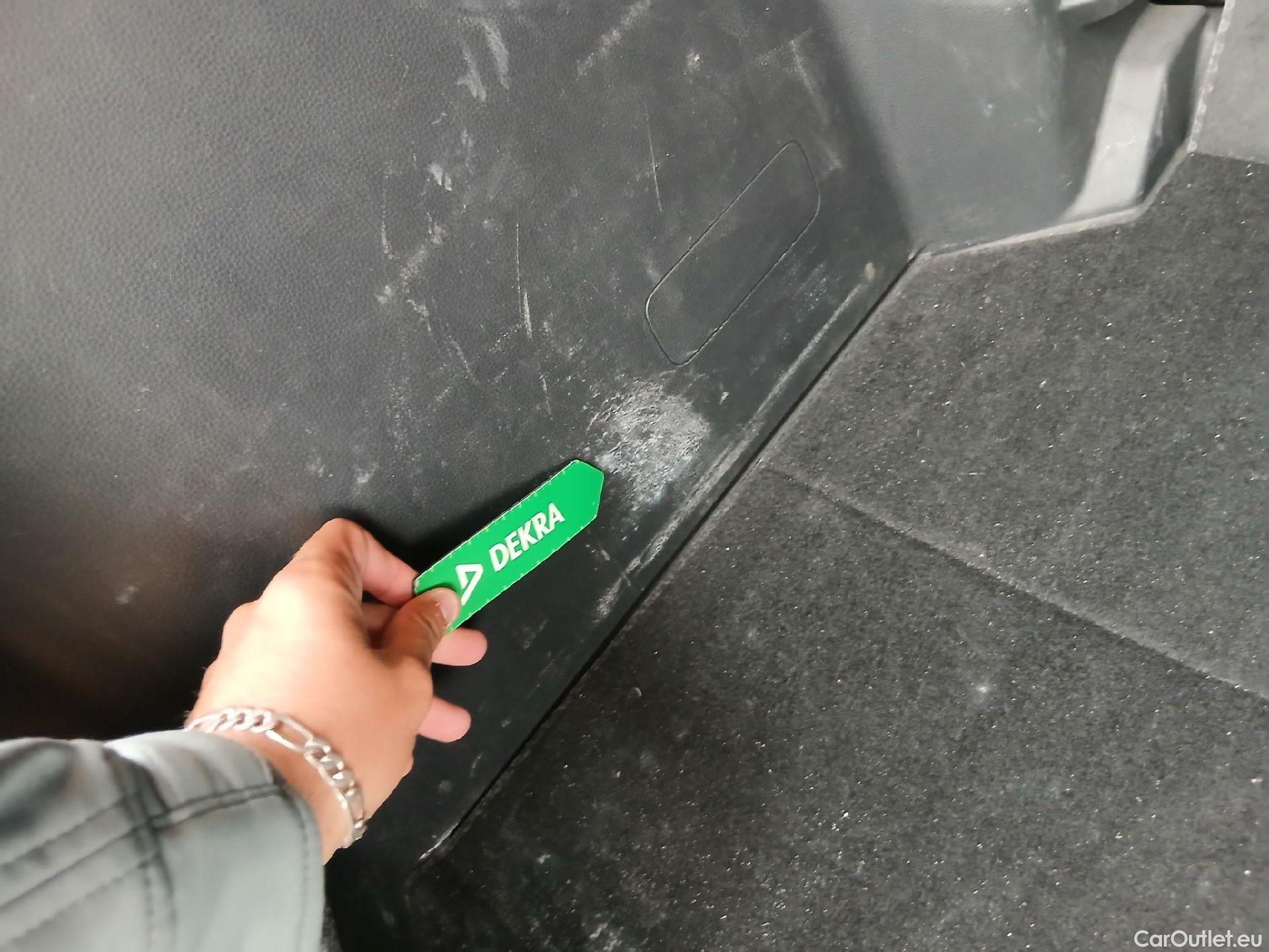  Toyota  Yaris TOYOTA  / 2020 / 5P / berlina con portón 1.5 120H Business Plus #13