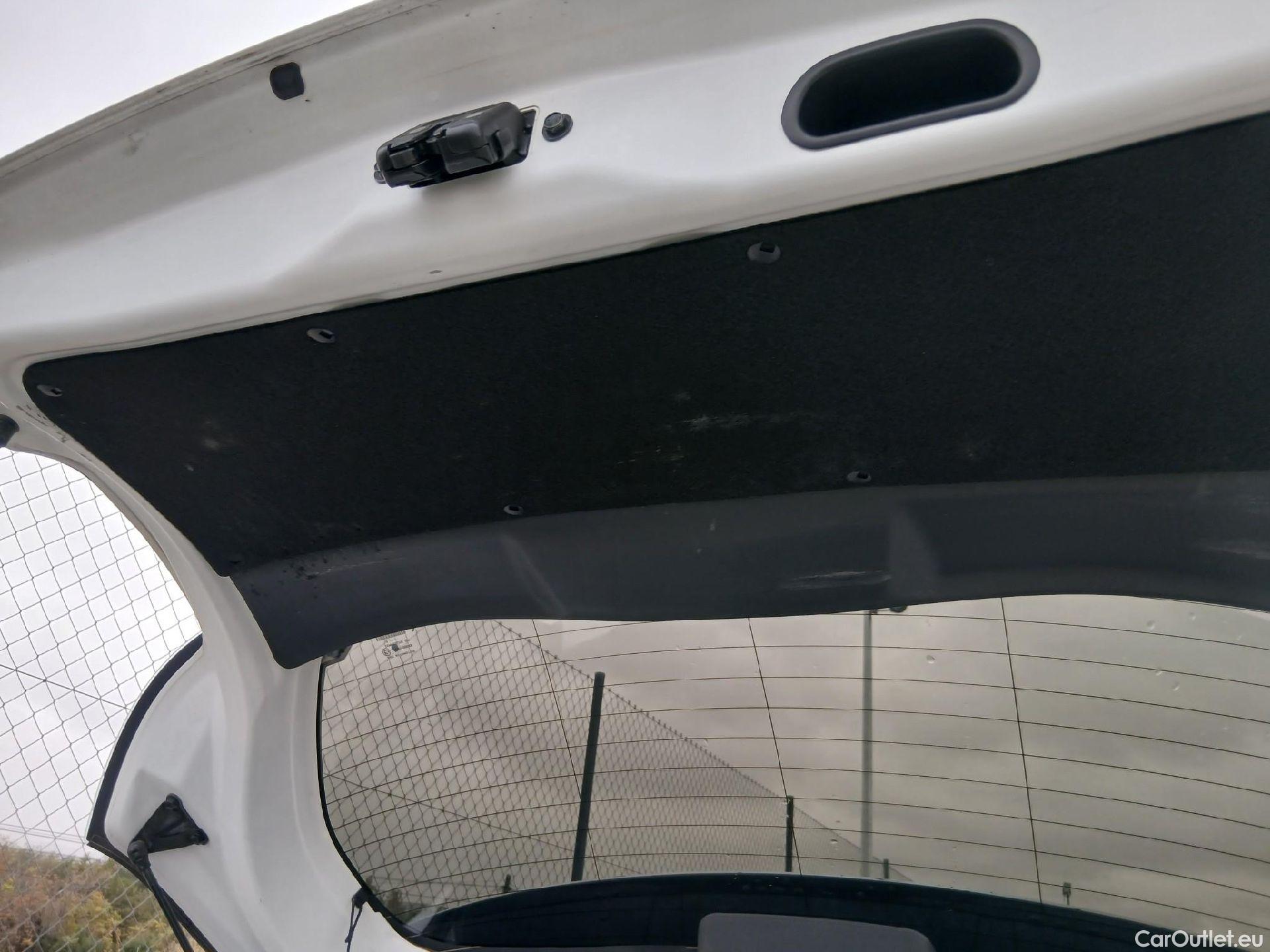  Toyota  Yaris TOYOTA  / 2020 / 5P / berlina con portón 1.5 120H Business Plus #11