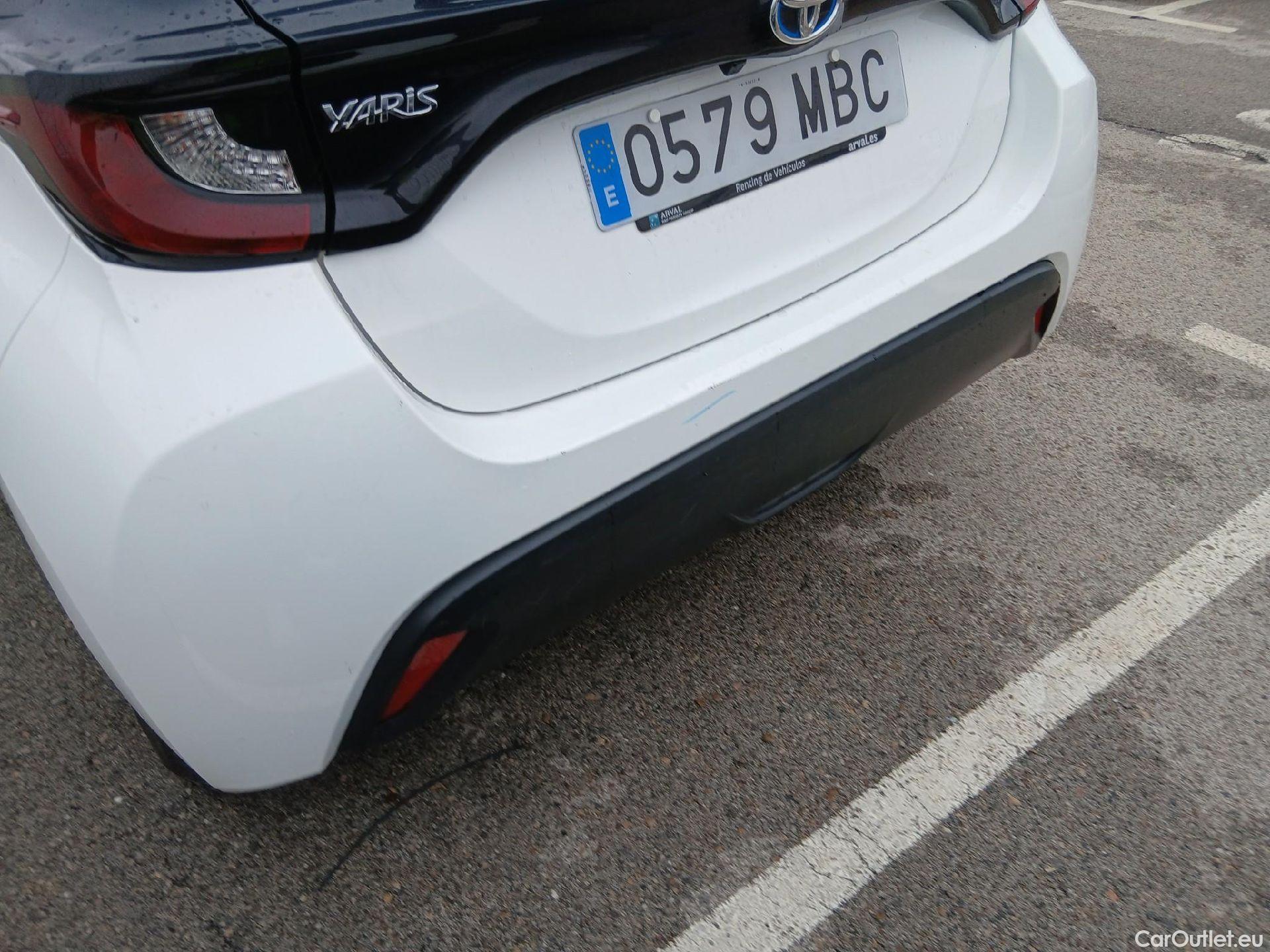  Toyota  Yaris TOYOTA  / 2020 / 5P / berlina con portón 1.5 120H Business Plus #9