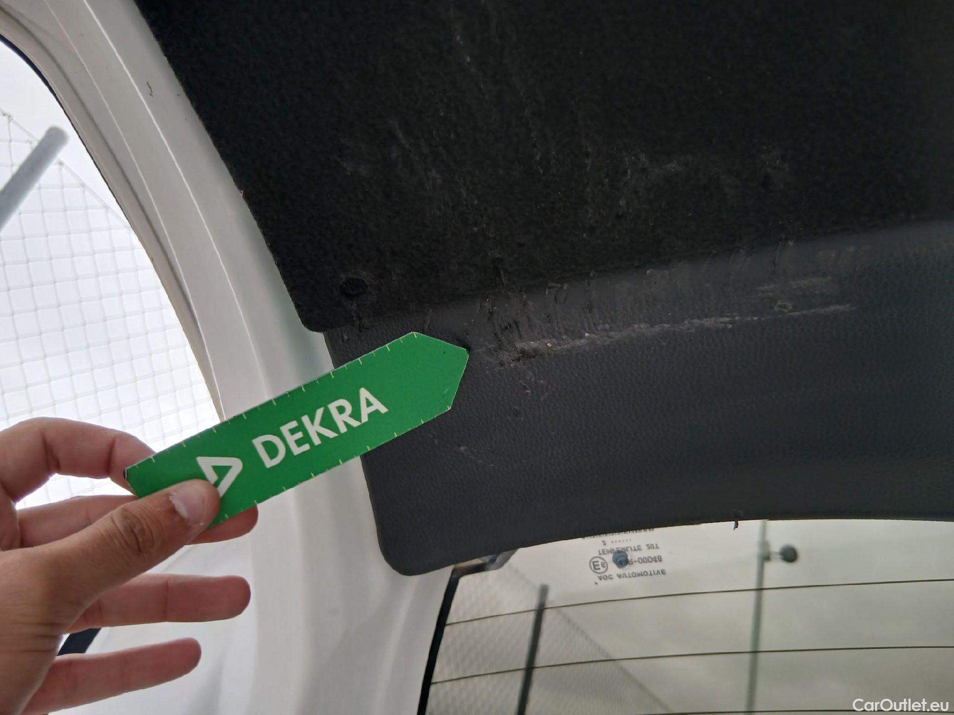  Toyota  Yaris TOYOTA  / 2020 / 5P / berlina con portón 1.5 120H Business Plus #12