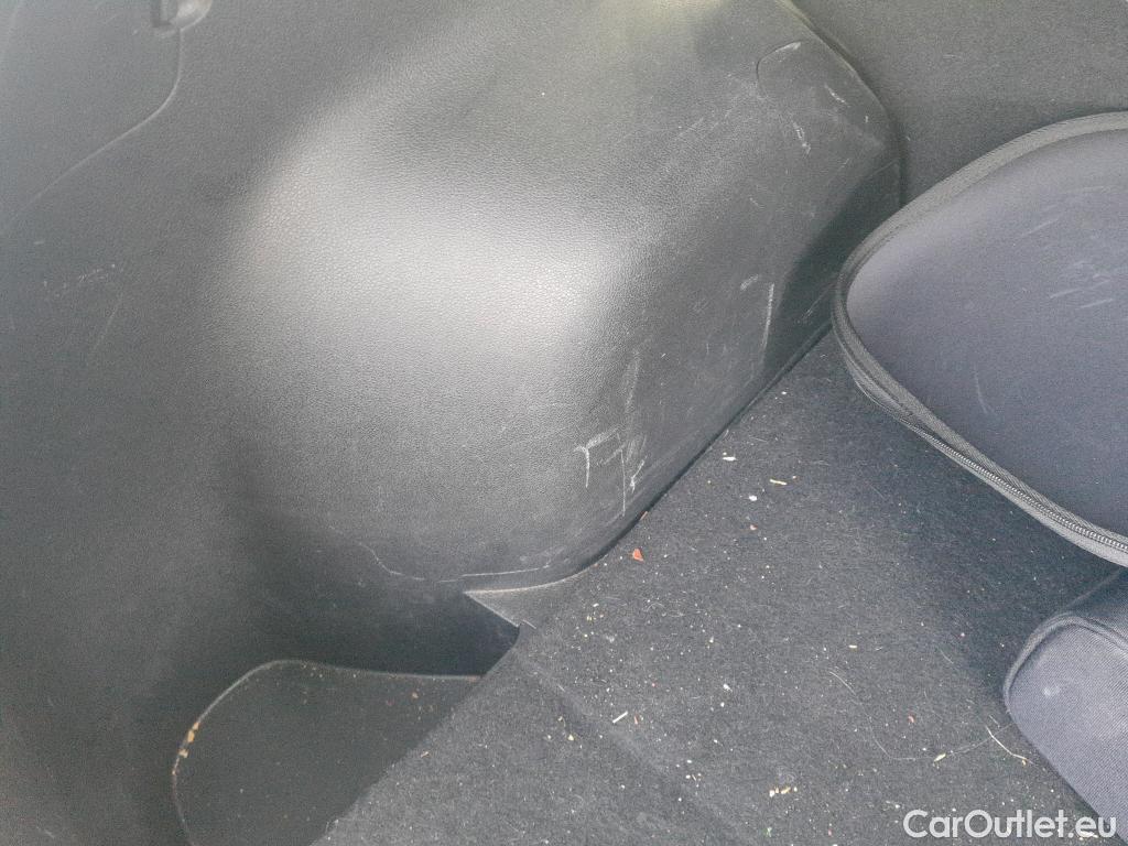  KIA  Niro KIA  / 2019 / 5P / crossover 1.6 GDi PHEV 104kW (141CV) Drive #17