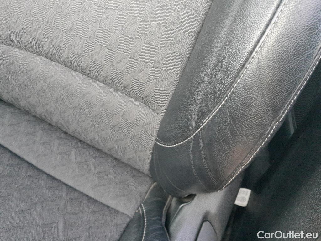  KIA  Niro KIA  / 2019 / 5P / crossover 1.6 GDi PHEV 104kW (141CV) Drive #25